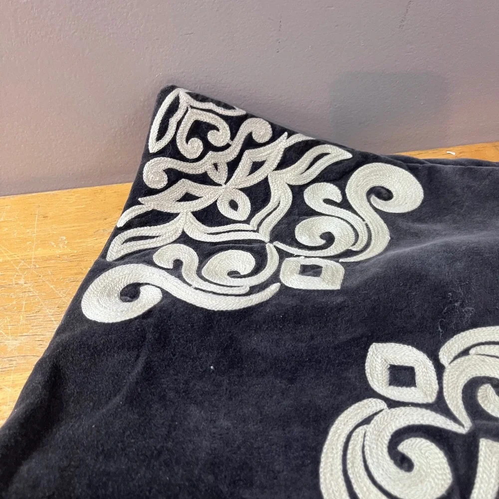 Pottery‎ Barn 24x24 Charcoal Gray Cotton Velvet Embroidered Mandala Pillow Cover